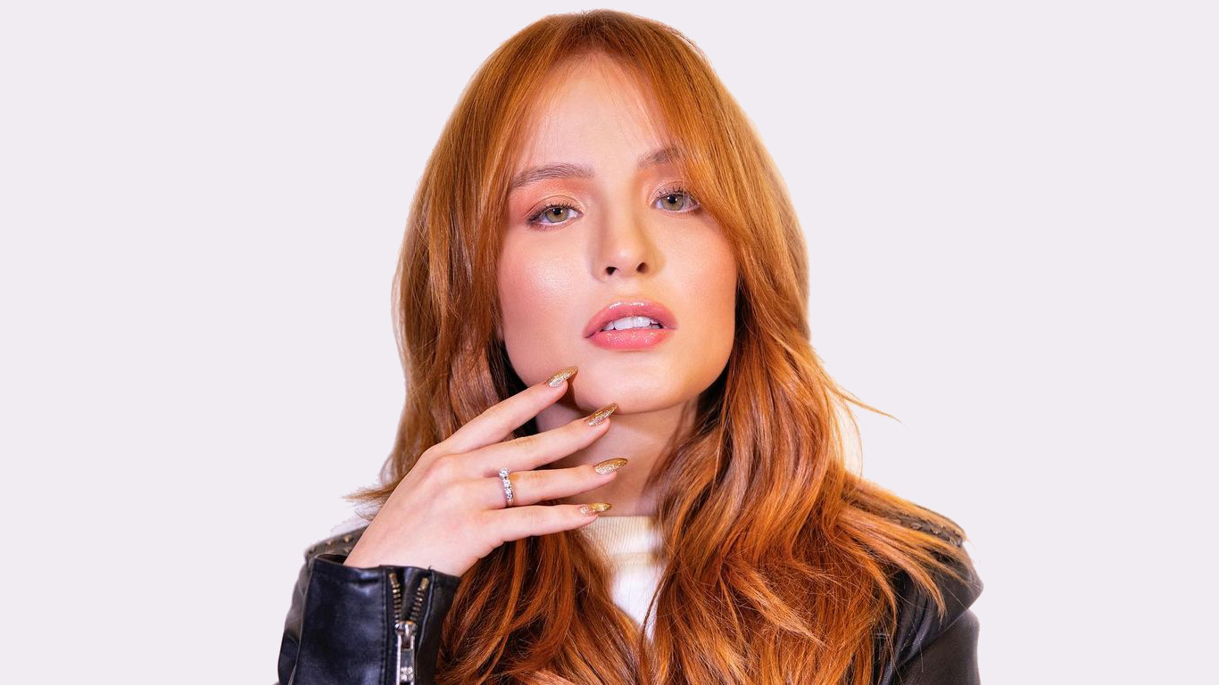 Alô? Larissa Manoela lança sua própria linha telefônica, a LariCel!