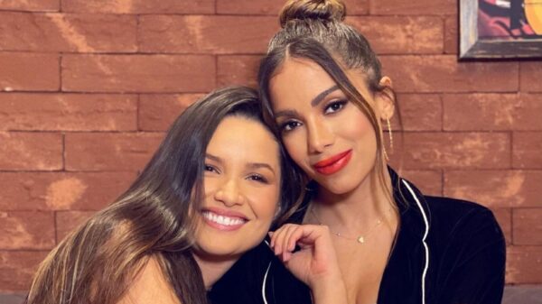 Anitta posa com Juliette e declara: "Já virou da família"