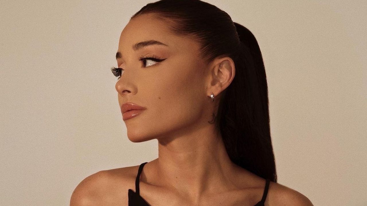 Ariana Grande anuncia lançamento de perfume com nome de um dos seus maiores hits