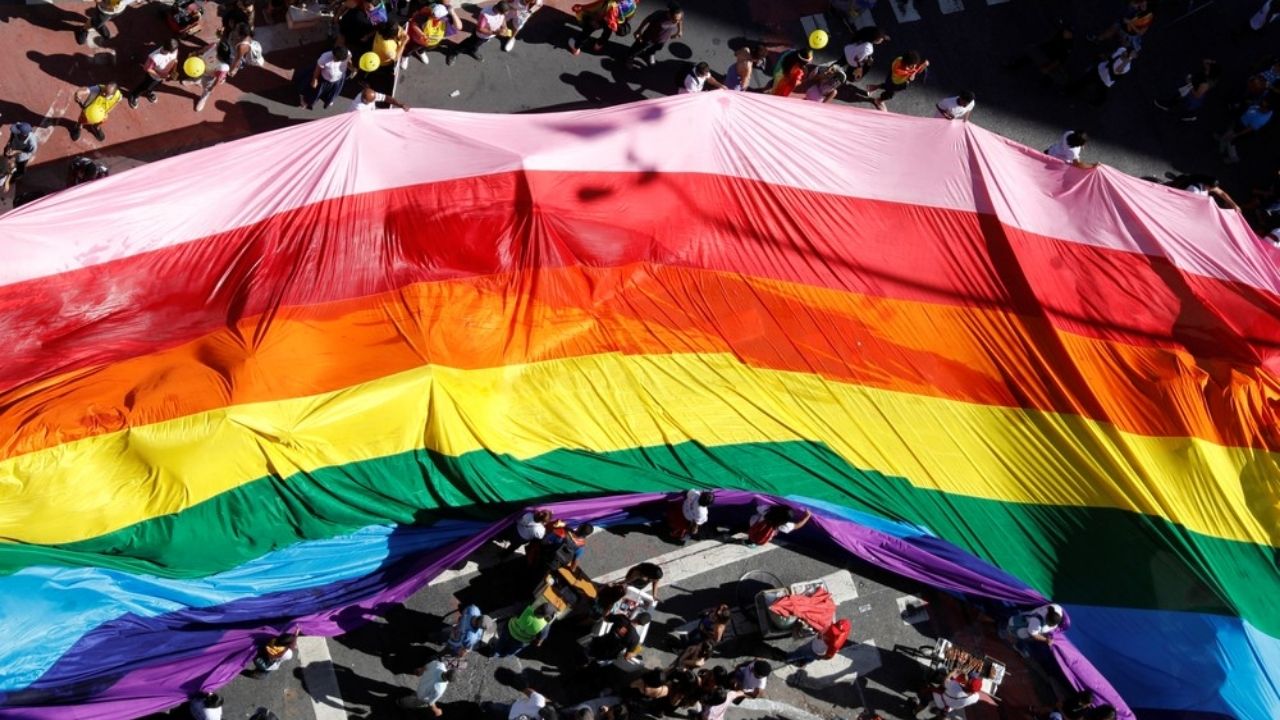 Camarote Virtual Solidário arrecada cestas básicas durante a Parada LGBTQIA+