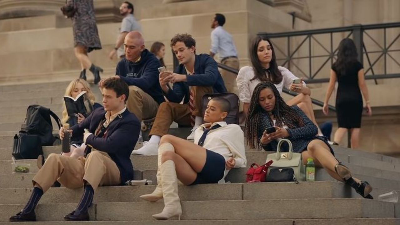 Criador de "Gossip Girl" revela mudanças feitas no reboot em relação à obra original
