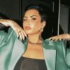 Demi Lovato desabafa sobre relação com pai: "Tentando não acordar triste"