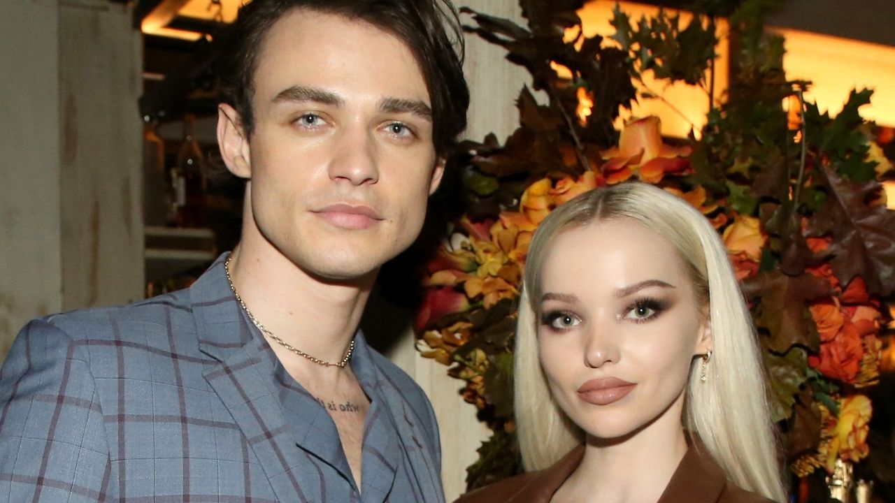 Dove Cameron detalha término com ator de Gossip Girl, Thomas Doherty