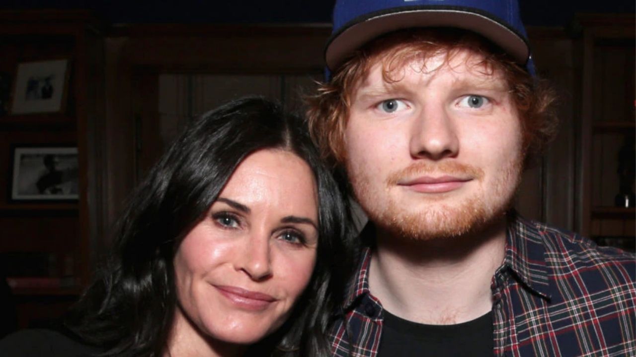 Ed Sheeran anuncia lançamento de nova música em vídeo com Courteney Cox