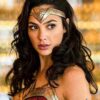 Gal Gadot anuncia nascimento de terceira filha com foto fofíssima da família