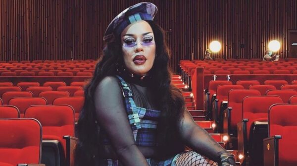 Gloria Groove anuncia novo single com boneca repleta de referências