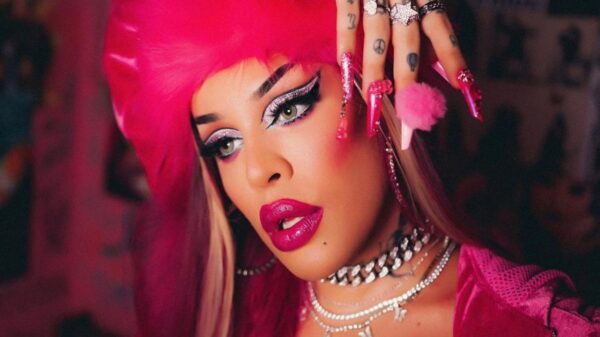 Nova era! Gloria Groove divulga capa estilosa para "Bonekinha" e anuncia clipe
