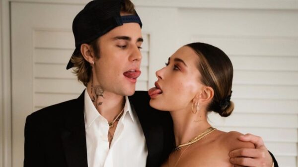 Hailey e Justin Bieber são flagrados em Paris e fãs surtam com fotos do casal