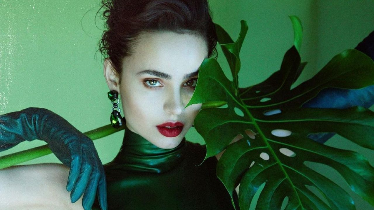 He Love's Me, But Sofia Carson continua história de Fool's Gold em nova música