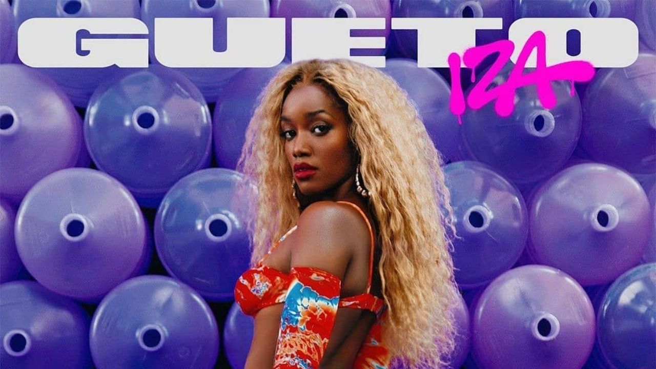 Iza surge loira em foto de divulgação do single Gueto
