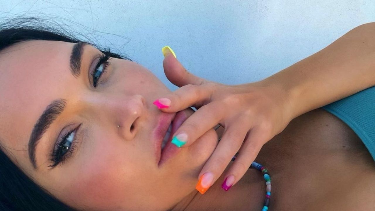 Megan Fox posta foto e fala sobre sexualidade: "Colocando o B em LGBTQIA+"