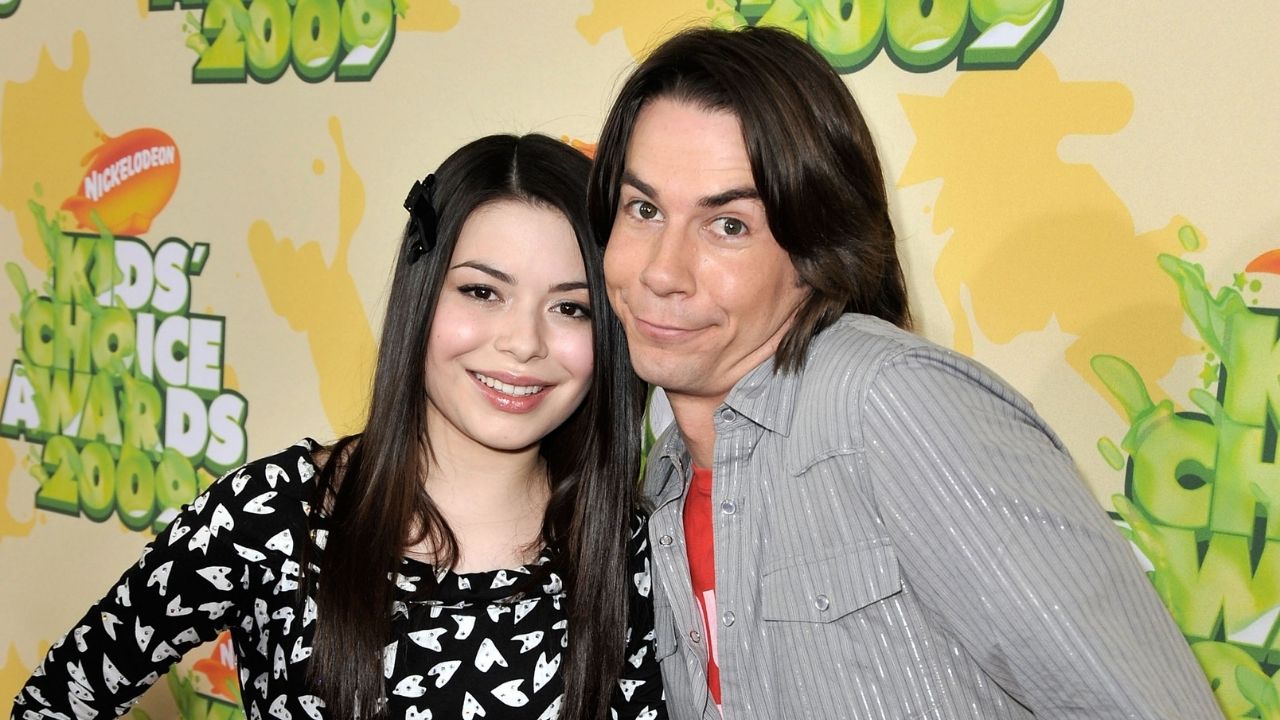 Miranda Cosgrove e Jerry Trainor mostram detalhes da nova casa de Spencer