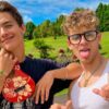 Noah e Josh, do Now United, cantam trecho de "Copacabana", single inédito