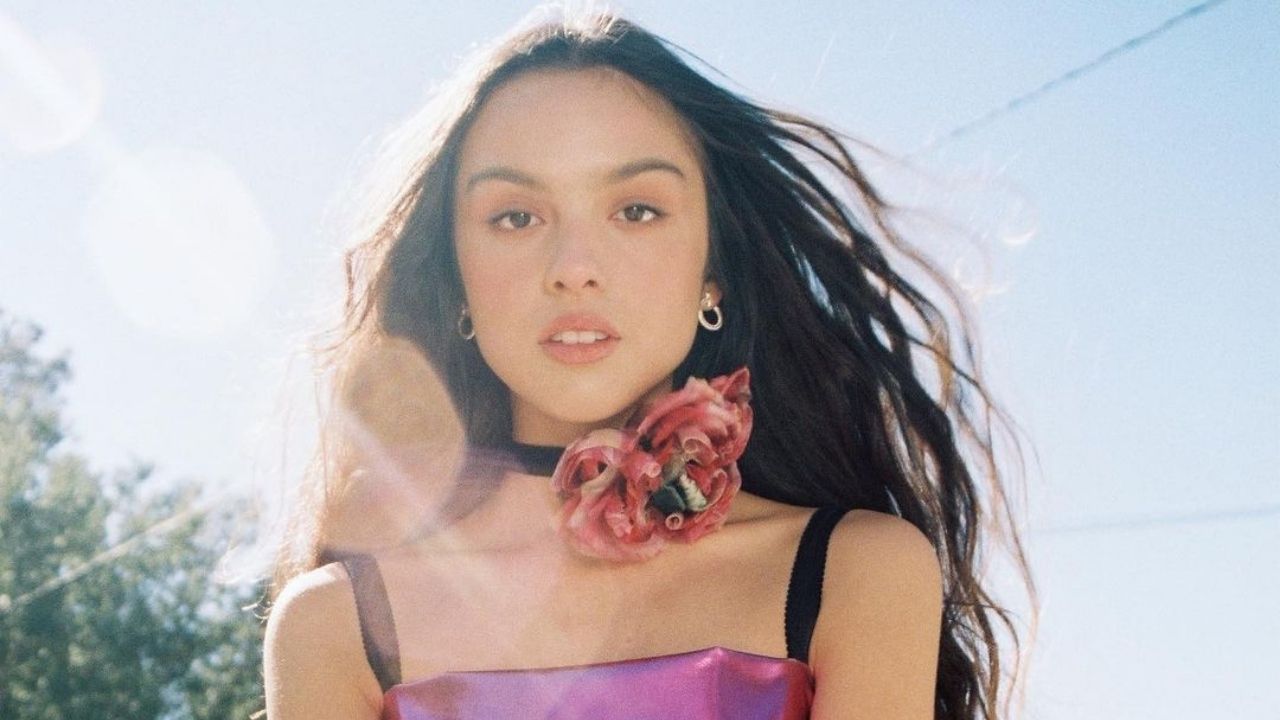 Olivia Rodrigo revela qual a música de "SOUR" que sua equipe teve embates com a produção