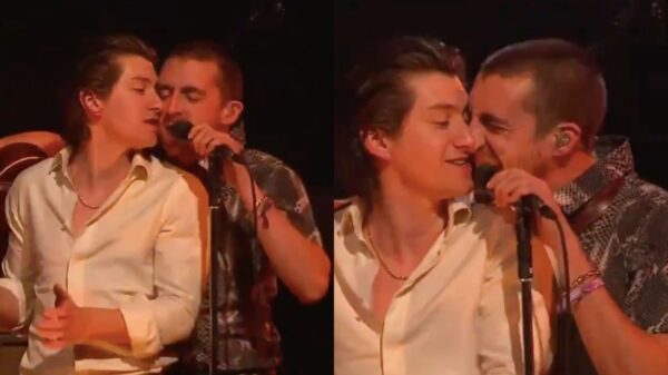Rolou um clima? Fã relembra vídeo de Alex Turner e Miles Kane cantando bem juntinhos