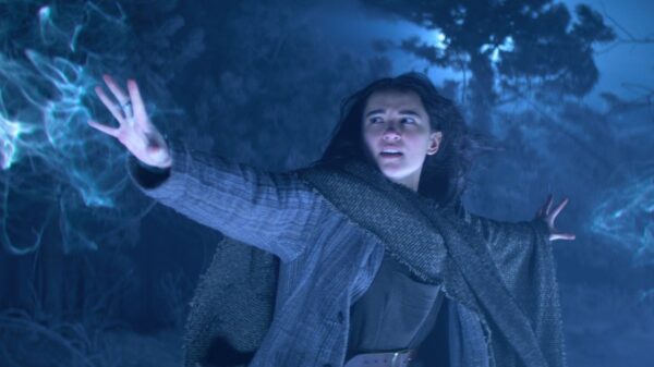 Showrunner de "Sombra e Ossos" diz que roteiro da segunda temporada já foi escrito