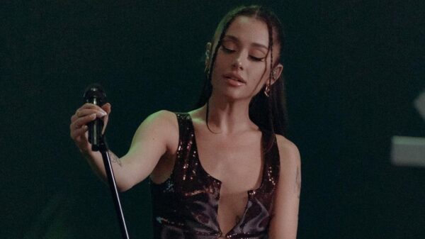 Ariana Grande libera performance ao vivo de "My Hair"
