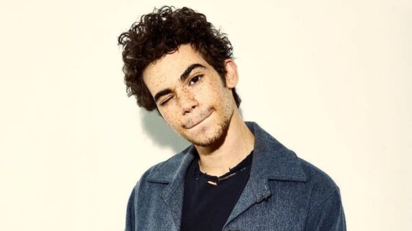 Dois anos após falecimento, Cameron Boyce recebe homenagens de fãs e amigos nas redes sociais