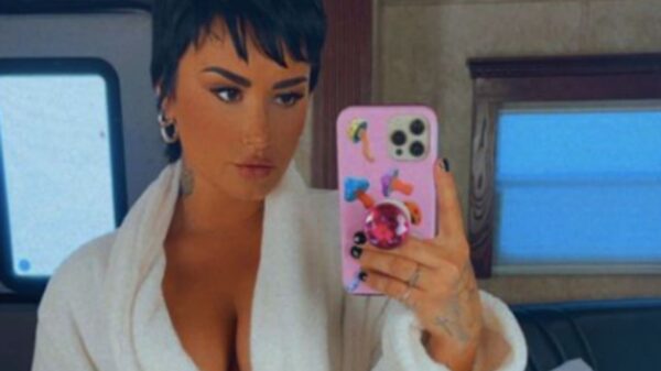 Demi Lovato faz cena de sexo e comenta momento: "Confortável o suficiente"