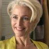 Gillian Anderson, de 'Sex Education', posta meme brasileiro e internautas reagem