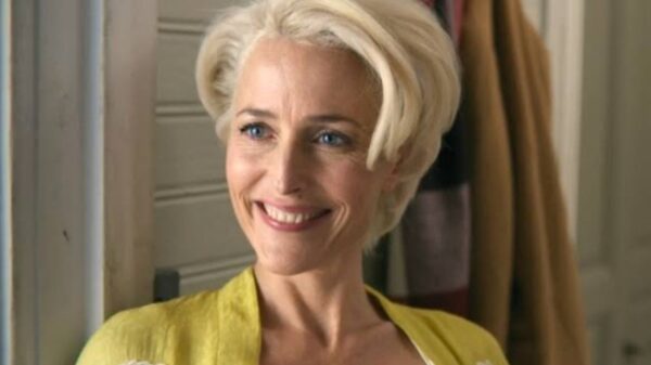 Gillian Anderson, de 'Sex Education', posta meme brasileiro e internautas reagem