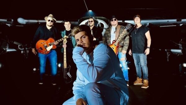 Cantor sertanejo teen, João Anesi lança clipe cinematográfico para "Pés no Chão"