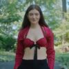 Lorde fala sobre novo álbum, desejo de colaborar com Harry Styles e mais em vídeo para Vogue