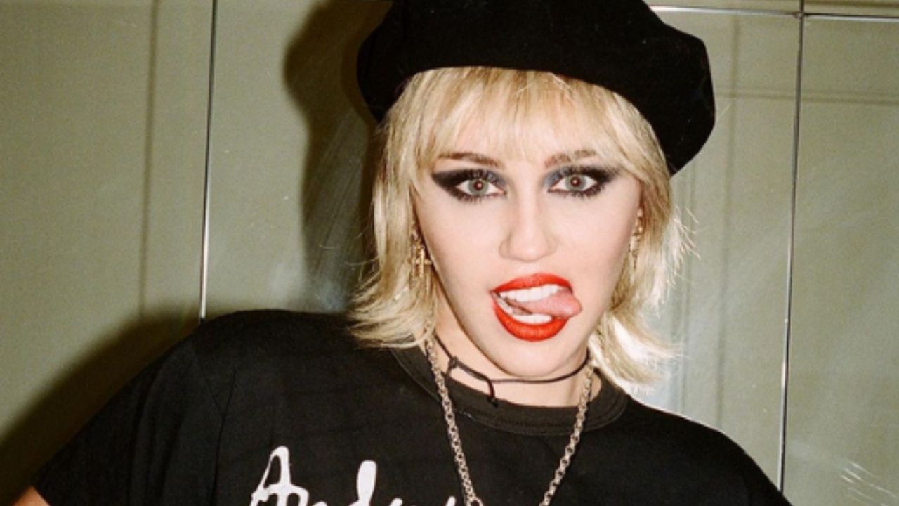 Miley Cyrus revela que está gravando álbum novo