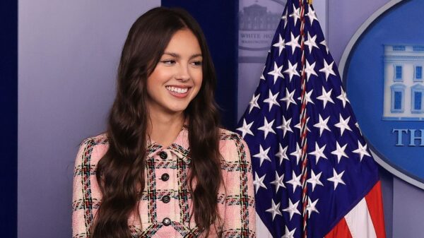 Olivia Rodrigo faz visita à Casa Branca para incentivar vacinação contra Covid-19 entre os jovens