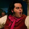 Sexualidade de LeFou deve ser abordada em série spin-off de “A Bela e a Fera”, diz Josh Gad