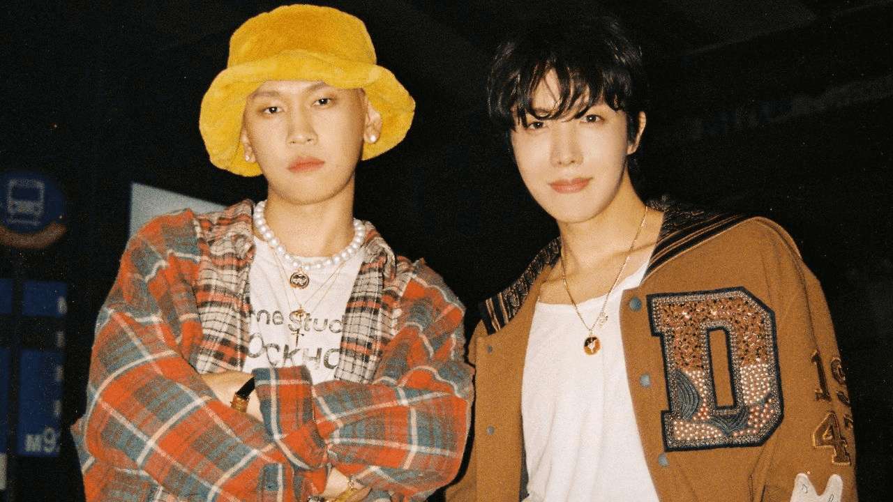 Cantor Crush e J-Hope, do BTS, posem lado a lado em foto estilo polaroid