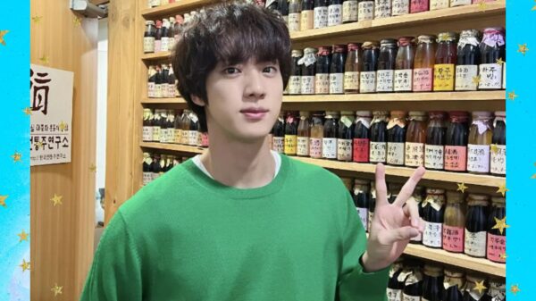 Jin, do BTS, envia representante especial para exposição de aniversário