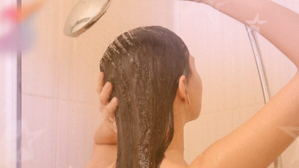 Leves na textura, potentes na ação: conheça as máscaras líquidas que estão revolucionando o hair care