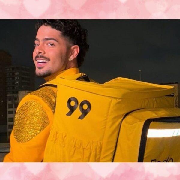 Pedro Sampaio sorri usando uma mochila amarela da 99Food durante show surpresa em São Paulo.